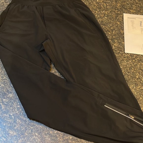 Lululemon lightweight pant - Picture 2 of 4
